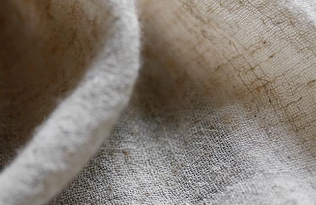 Paano Wastong Hugasan ang mga Damit na Linen