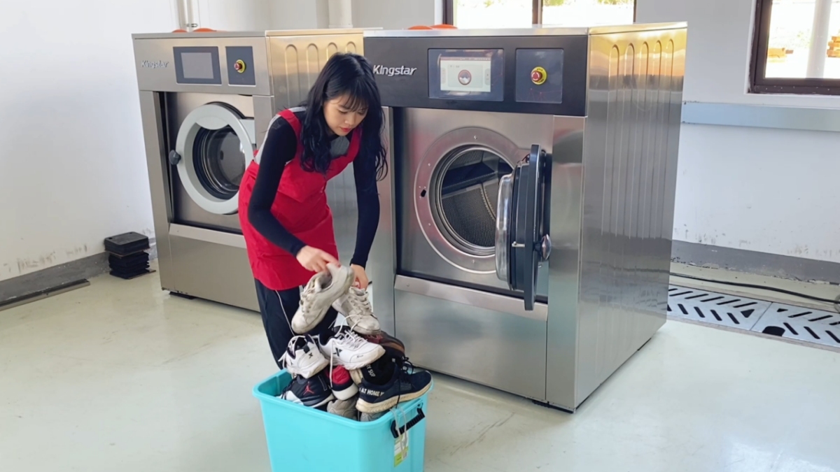 Mga Uri ng Sapatos na Akma para sa Mga Washing Machine: Mga Tukoy na Paraan ng Paglilinis at Setup ng Programa